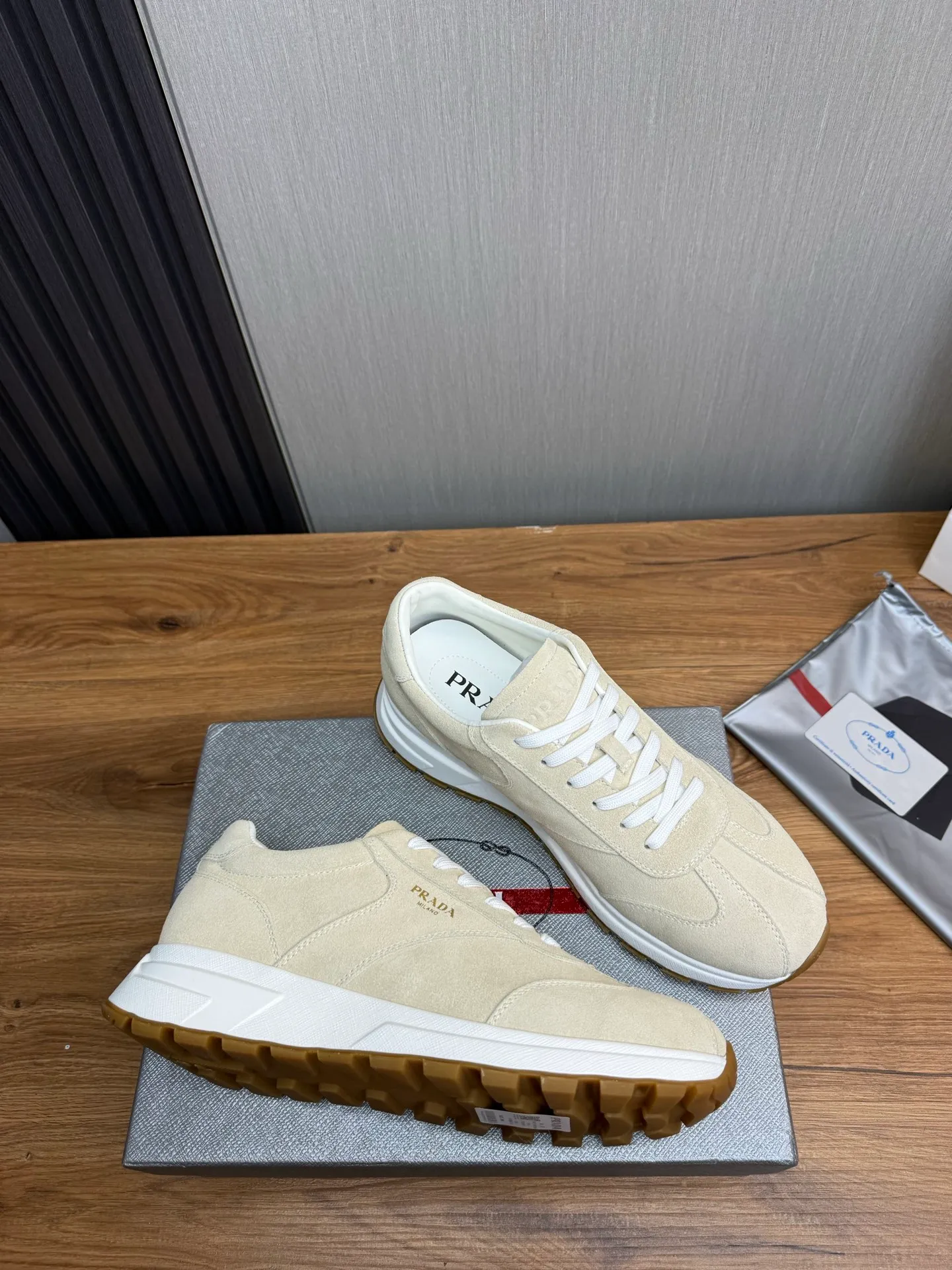 Men's shoes 💰580💰 [PRADA] Hot-selling men's shoes shipped 👏Official website synchronized ⬆️ Original cowhide fabric + cowhide lining, cowhide feet 🐮 1:1 shipment ✔️Original original sole, 38-45 (45. Customized, non-refundable)